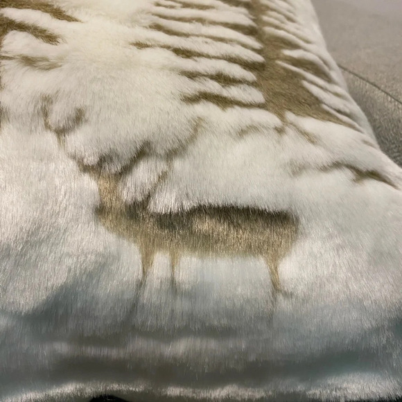 NWOT Aviva Stanoff winter pillow. Faux fur in ivory with gold design. 20x20 - Picture 4 of 11